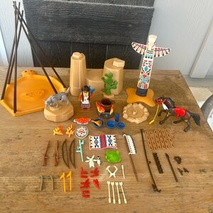 Playmobil 5247 Western Native American Indian Camp weapons Totem Pole 1989 VTG